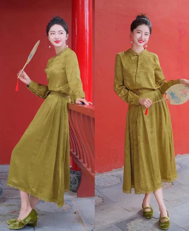 技巧：简约牛仔裤提升时尚感千亿球友会中年女性秋季穿搭(图1)