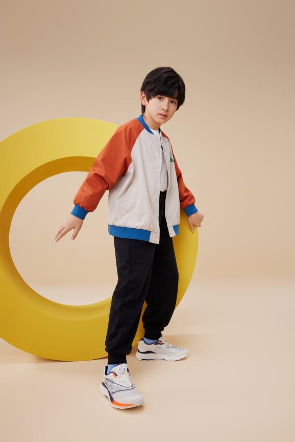 涨趋势功能性儿童运动鞋成“刚需”球友会体育网站热爱运动人群呈上