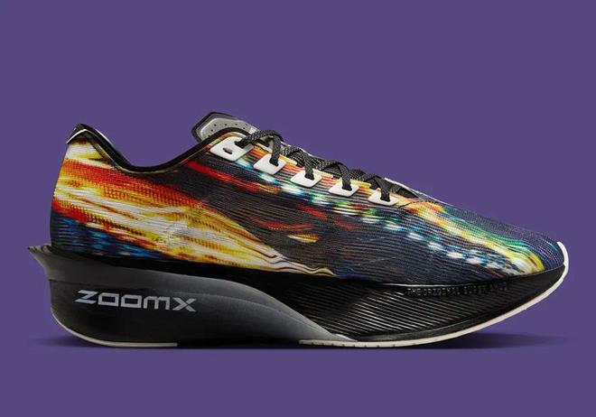 「顶级跑鞋」日期有了！夜光效果太酷！Nike(图2)