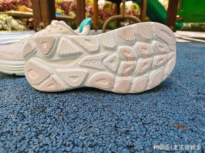 10：恰到好处的卓越跑鞋HOKA CLIFTON(图11)